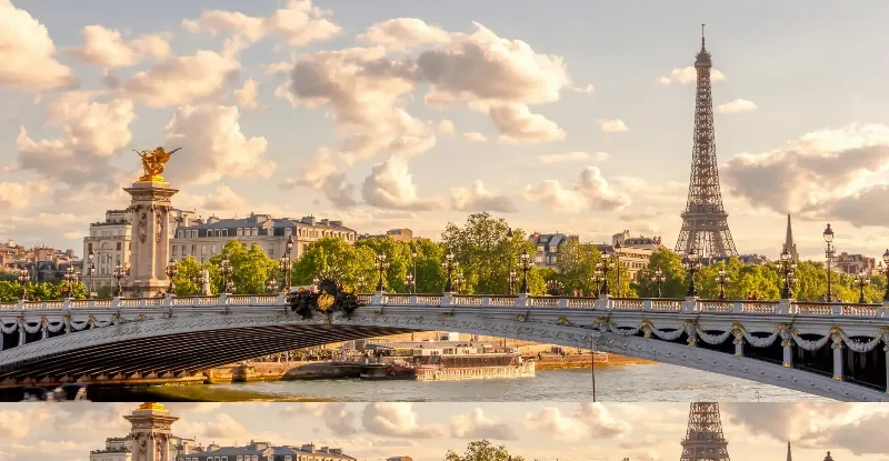 Public lors d’un concert église parisien, admirant l’architecture historique et l’ambiance unique.